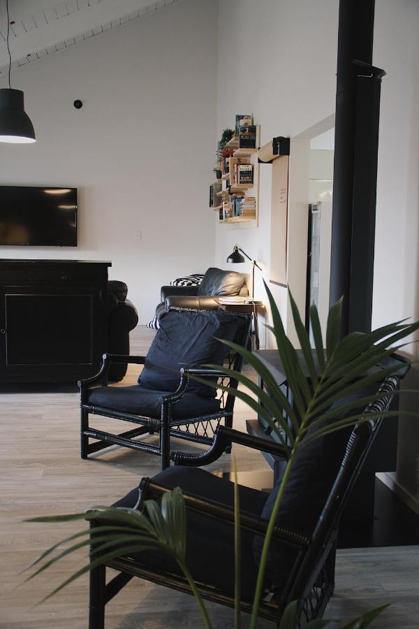 Hugo & Carters Backpackers & Motel Ταουράνγκα Εξωτερικό φωτογραφία The interior of a typical apartment