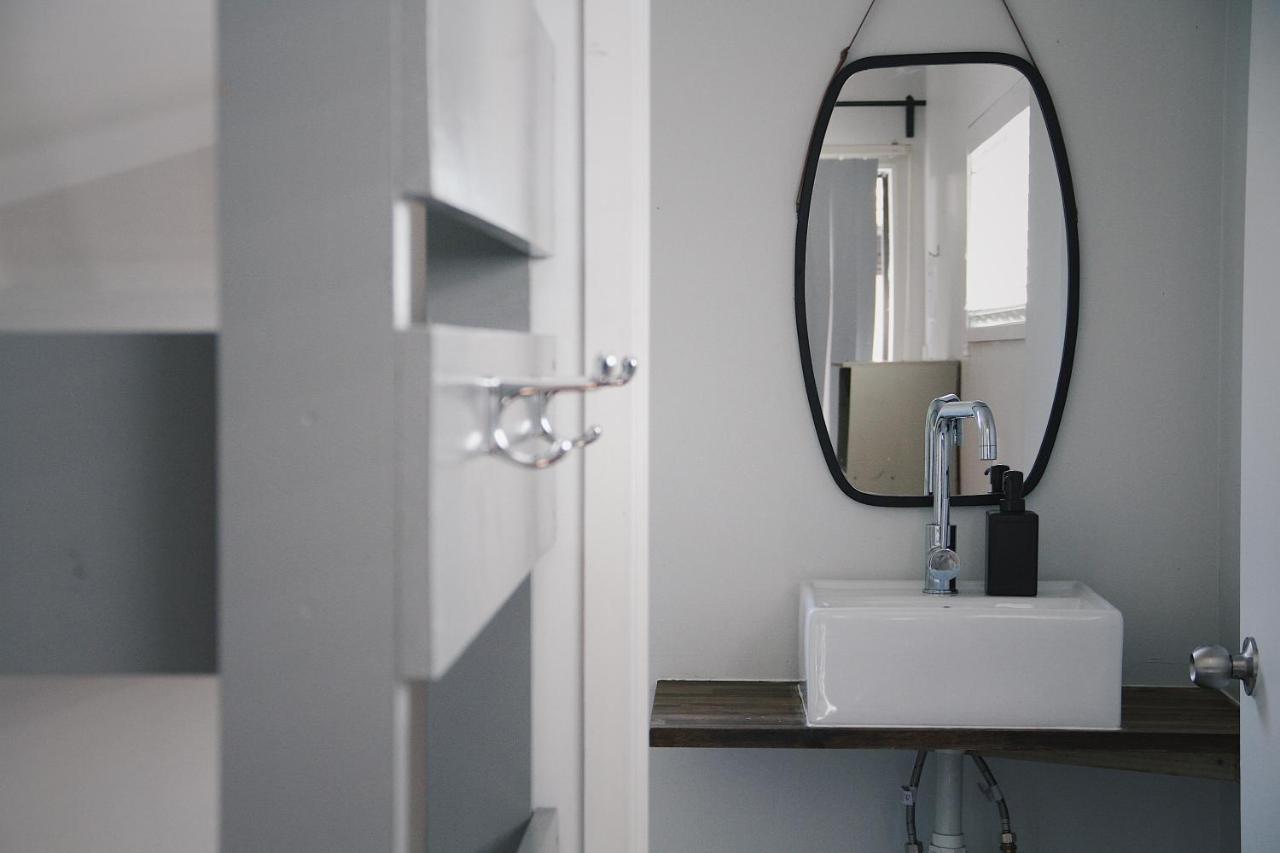 Hugo & Carters Backpackers & Motel Ταουράνγκα Εξωτερικό φωτογραφία Bathroom