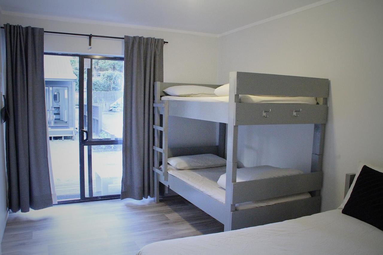 Hugo & Carters Backpackers & Motel Ταουράνγκα Εξωτερικό φωτογραφία A bunk bed in a hotel room