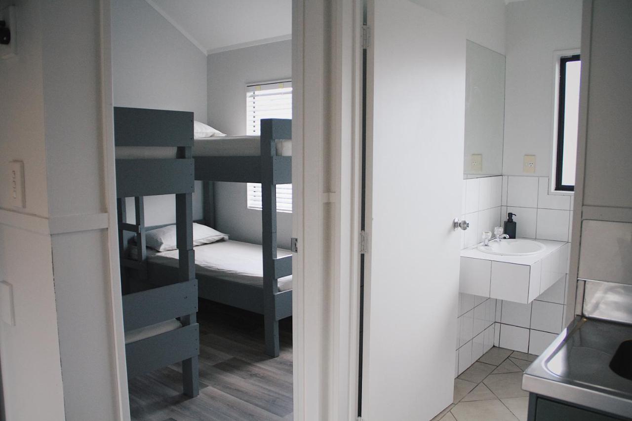 Hugo & Carters Backpackers & Motel Ταουράνγκα Εξωτερικό φωτογραφία A bunk room at a hostel